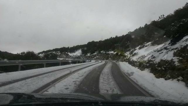 Cortadas al tráfico por nieve tres carreteras en Burgos