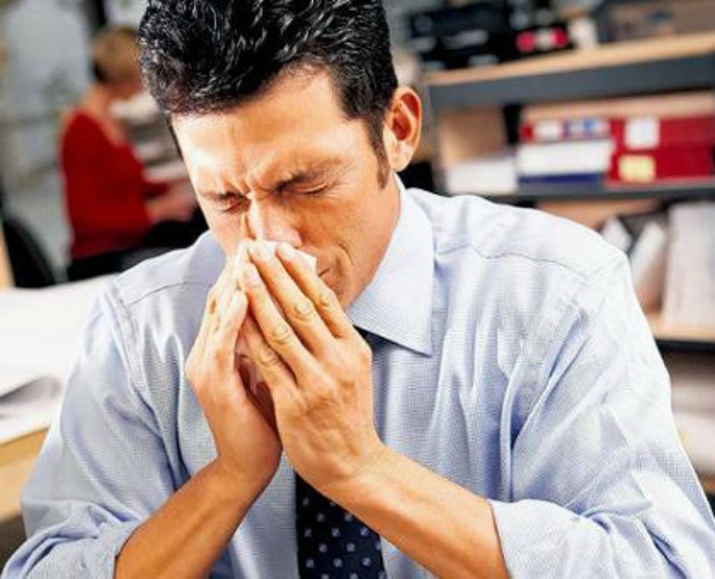 Cómo aliviar la tos y calmar la garganta en época de resfriados