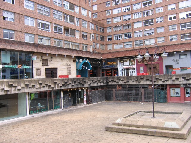 Dos detenciones en una jornada marcada por una agresión en Las Bernardas y un conductor que desafió a la Policía