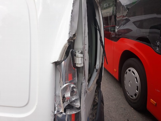 accidente-bus-furgoneta