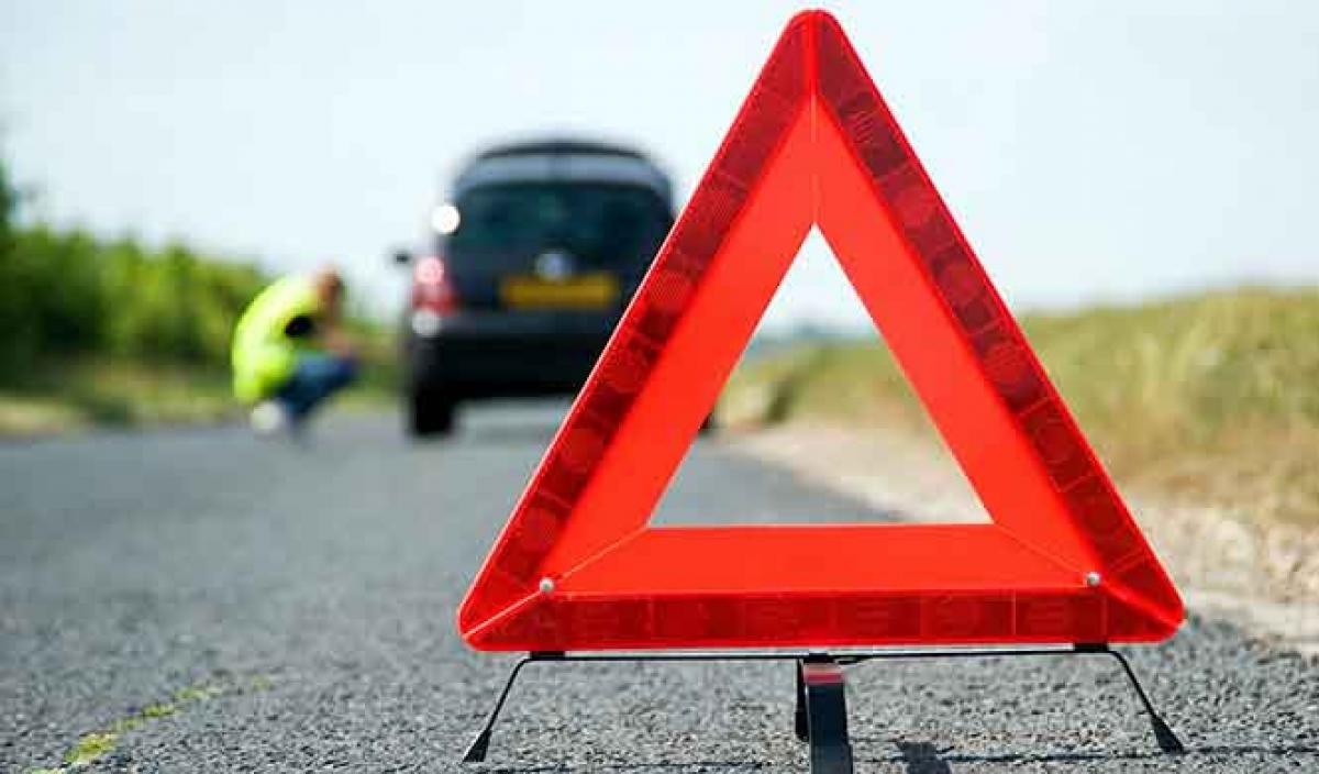triangulo-emergencia-coche-accidente-carretera.jpg