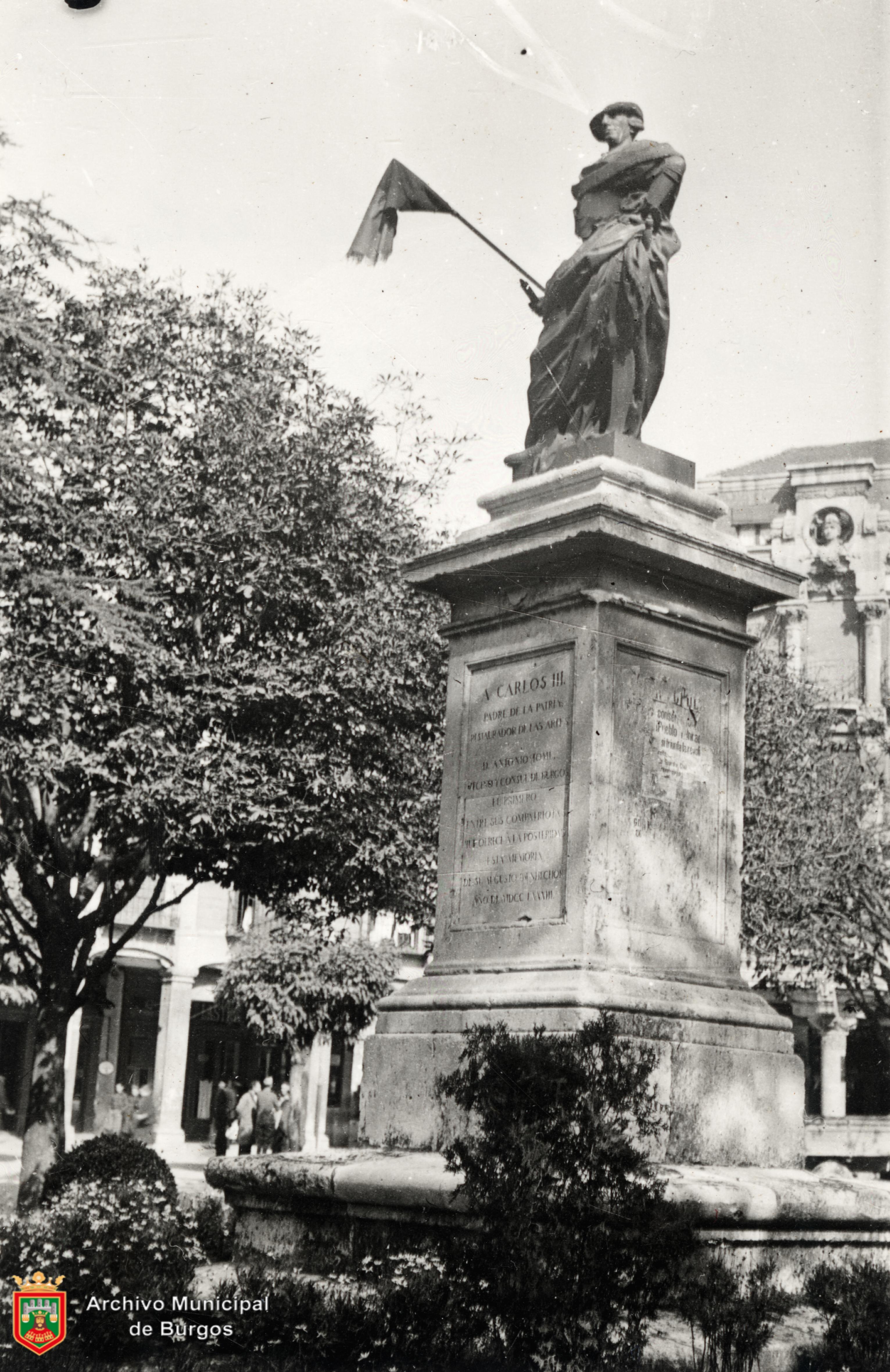 Estatua Carlos III Plaza Mayor antigua