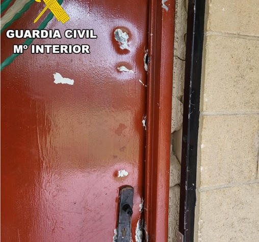 puerta guardia civil