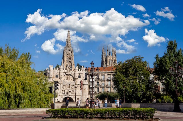 Burgos, catedral, arco de Santa María