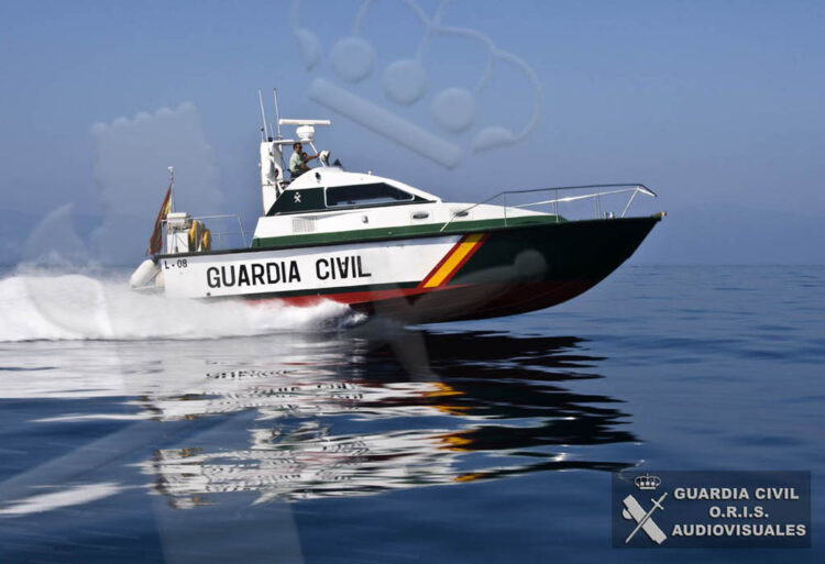 Guardia Civil patrullera barco