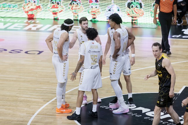 101-97. Esfuerzo de categoría para crecer en Tenerife