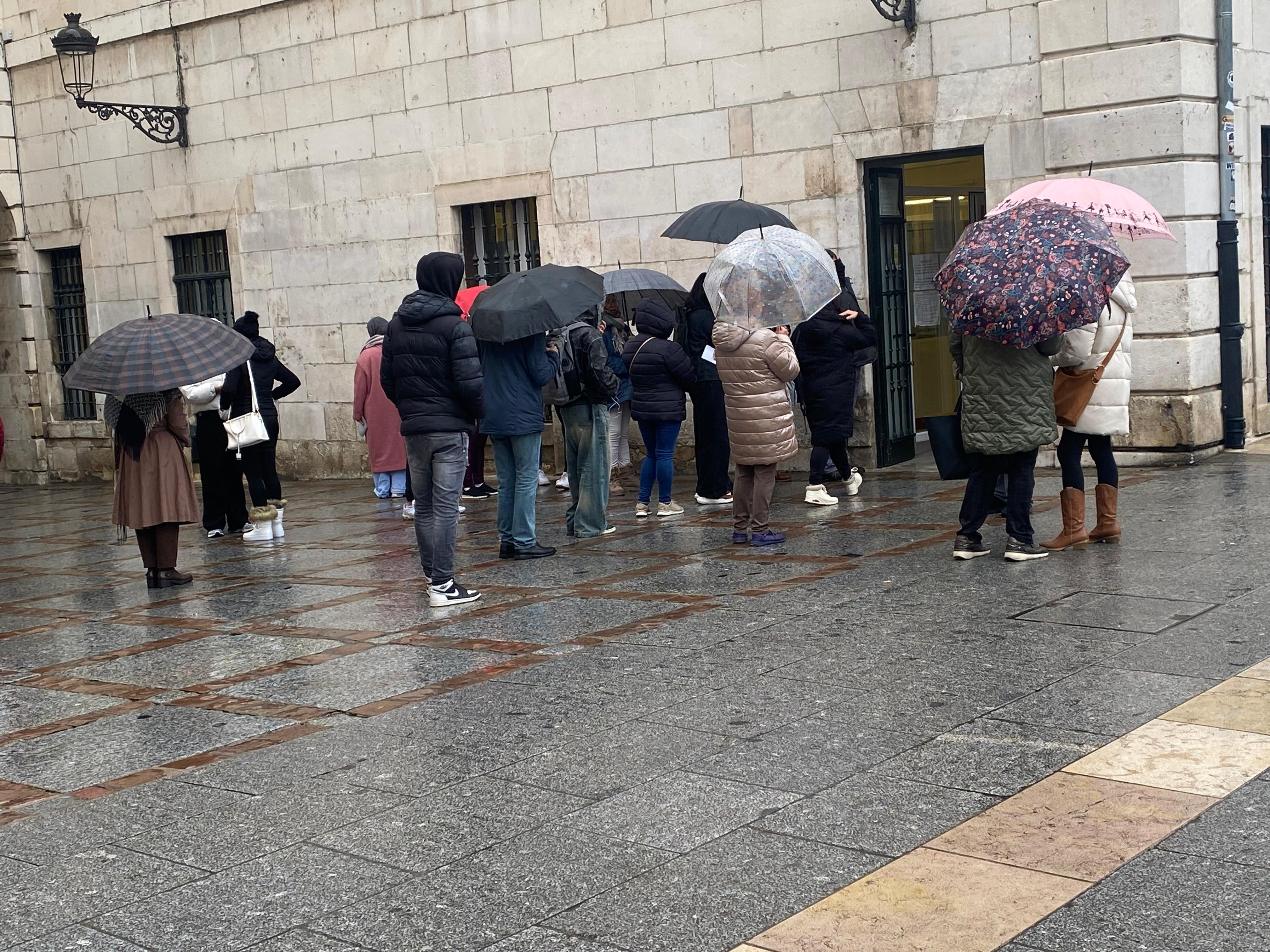 Fotodenuncia colas registro lluvia