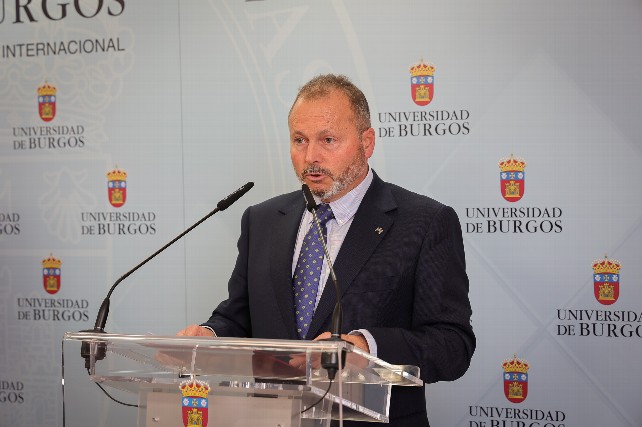 Miguel Ángel Iglesias toma posesión como nuevo Defensor Universitario de la UBU