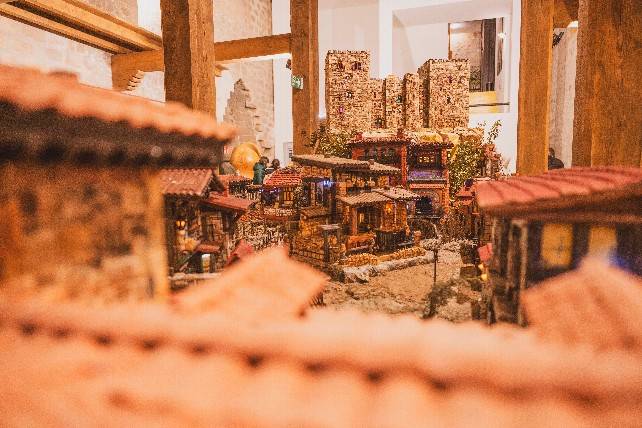 Medina de Pomar estrena su programación navideña con un belén monumental
