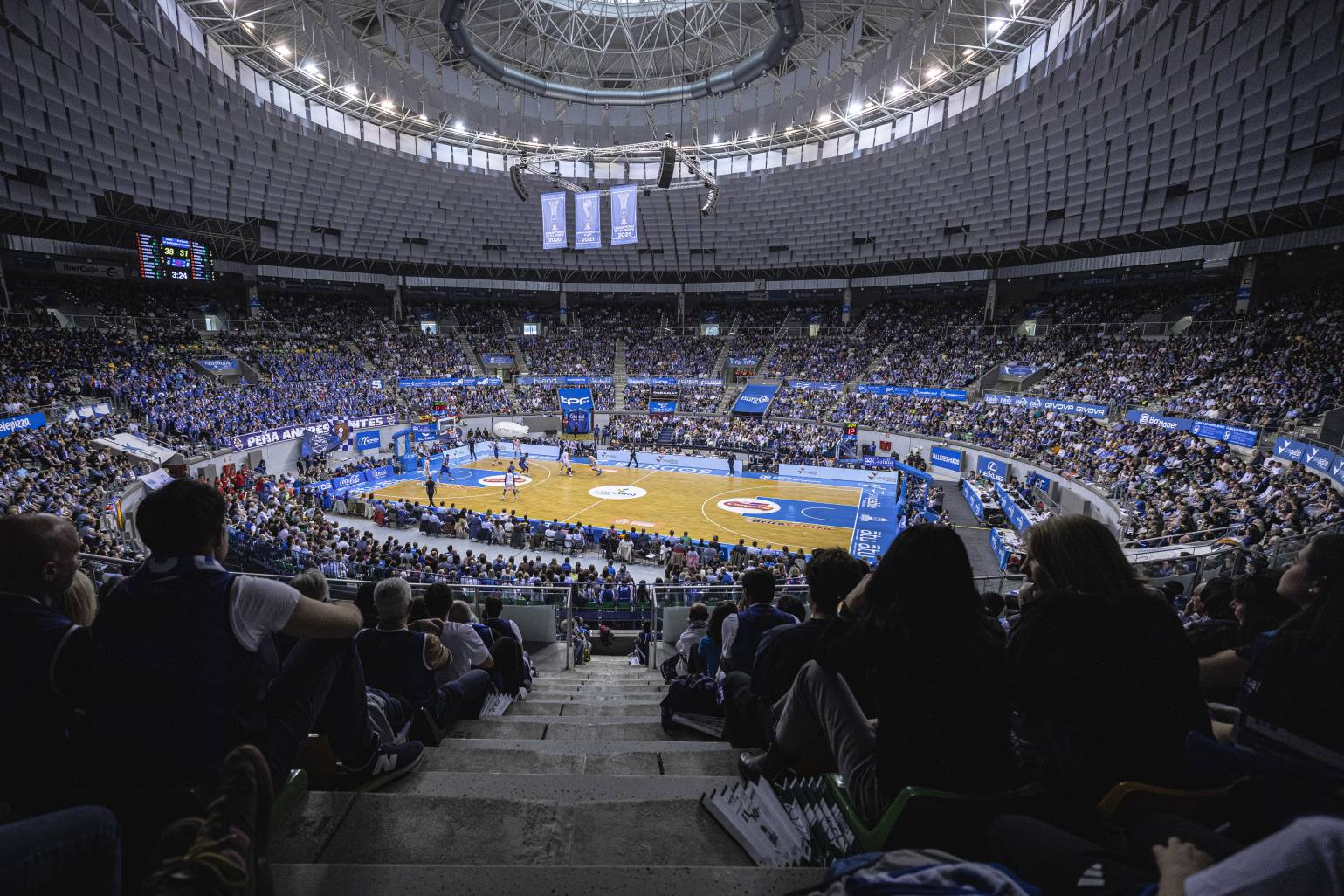 coliseum-lleno