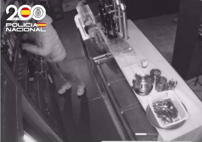 Detenido el presunto autor de tres robos con fuerza en el mismo establecimiento de hostelería 