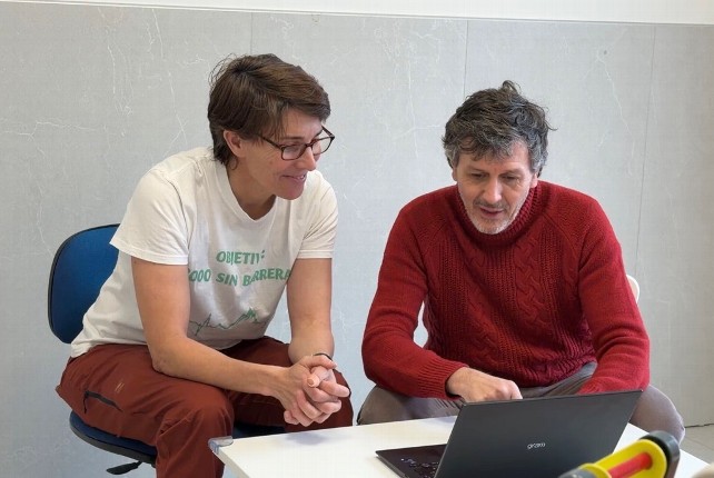 La deportista Vanessa Almeida visita Autismo Burgos y conoce el programa bbMiradas