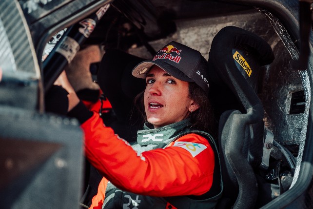 Cristina Gutiérrez cruza el ecuador del Dakar en 13.ª posición tras la etapa más larga antes del descanso